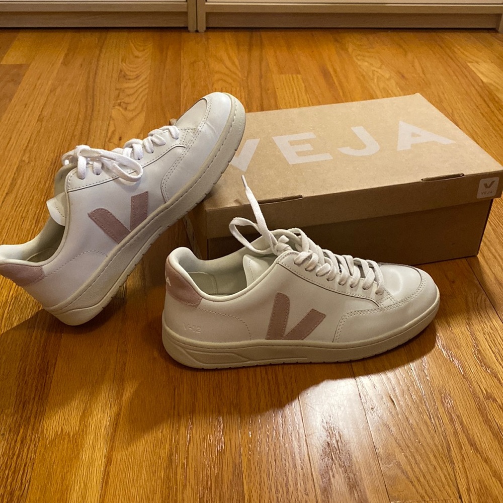 Veja Women's White Sneakers with Pale Pink V Logo
